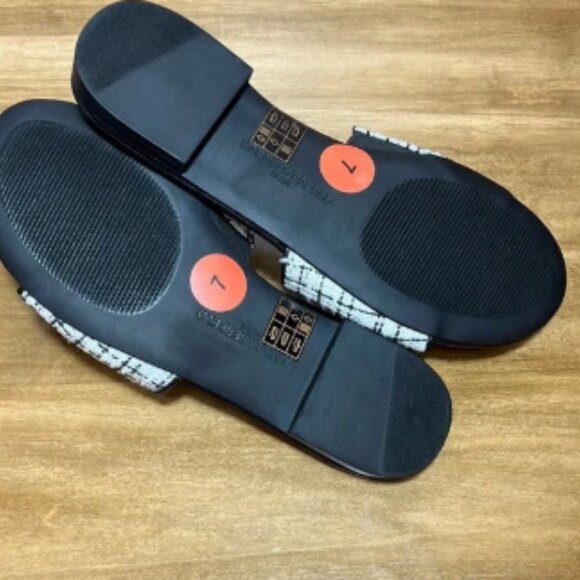 Karl Lagerfeld Plaid Cati Sandals - Picture 6 of 6